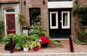 Amsterdam: a charming abode, 