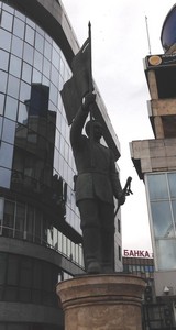 48 cubist statue rot skopje ed