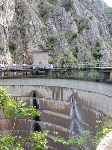 73 Matka Dam Wall 2 rot